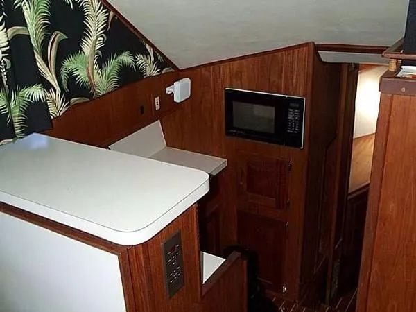 Slide: The Image of Albemarle 325 Convertible 1991 - 11