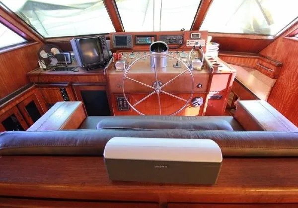Slide: The Image of Hatteras Cockpit Motoryacht 1974 - 10