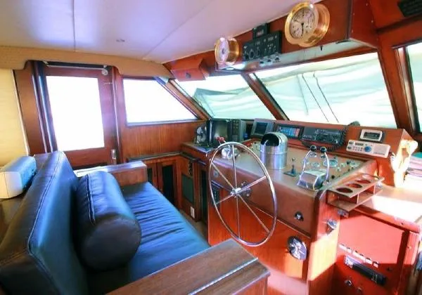 Slide: The Image of Hatteras Cockpit Motoryacht 1974 - 8