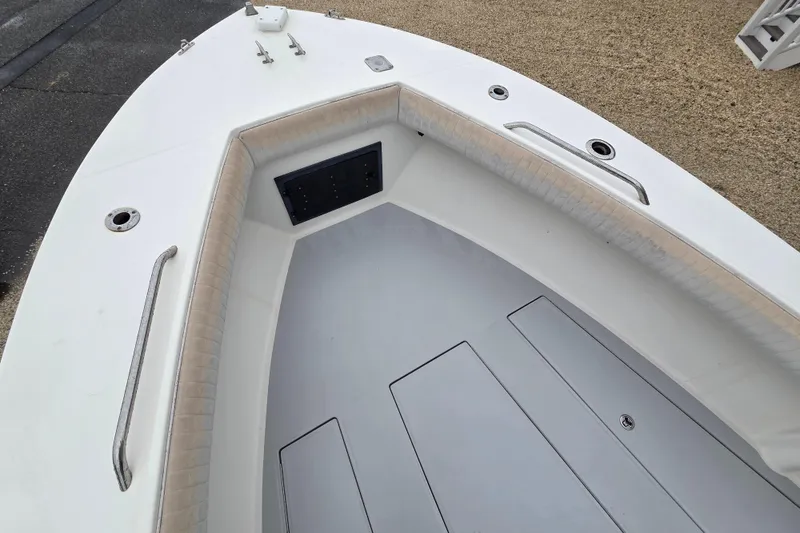 Slide: The Image of 1996 Regulator 26 Classic boat deck with seating and storage compartments. - 18