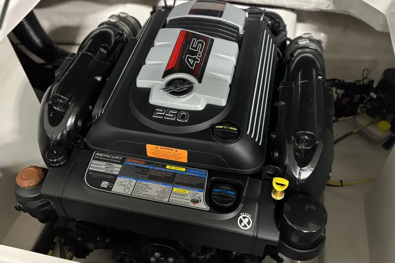 Slide: The Image of Engine of 2026 Chaparral 23 SSi boat, featuring Mercury 4.5L 250 horsepower. - 37
