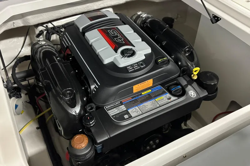Slide: The Image of Engine of 2026 Chaparral 23 SSi boat, featuring Mercury 4.5L 250 horsepower. - 38