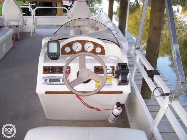 Slide: The Image of Bentley Pontoons 240 Fish & Ski 2009 - 1