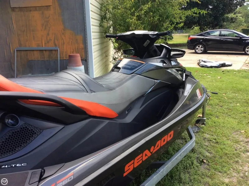 Slide: The Image of Sea-Doo 260 GTX LTD 2013 - 5
