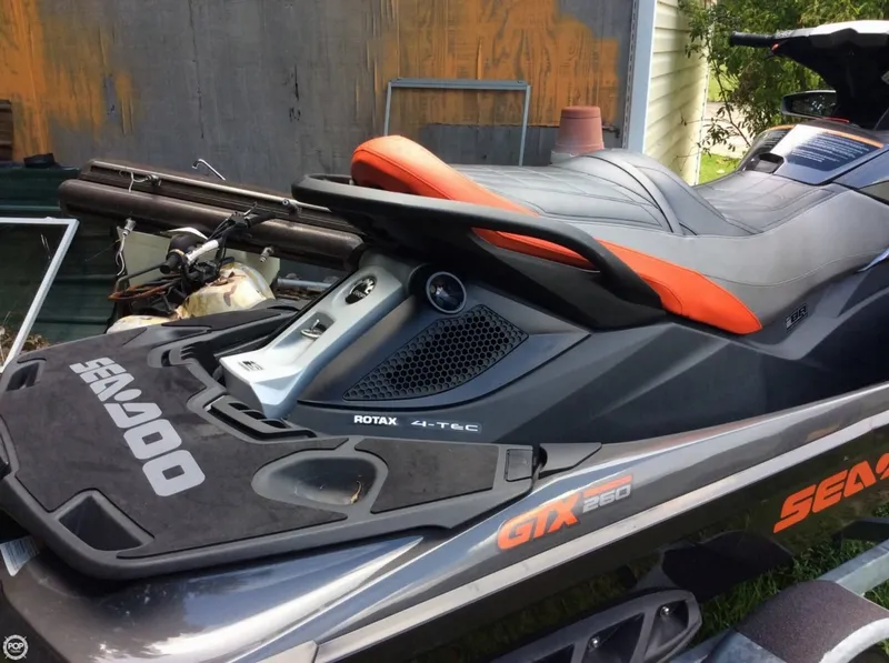 Slide: The Image of Sea-Doo 260 GTX LTD 2013 - 6
