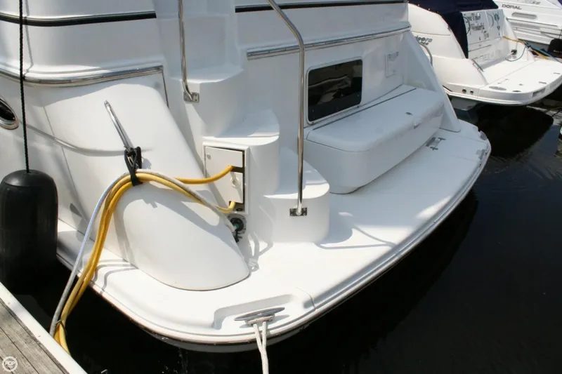 Slide: The Image of Carver Yachts 396 2002 - 10
