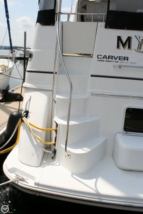 Slide: The Image of Carver Yachts 396 2002 - 9