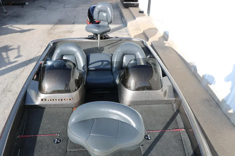 Slide: The Image of 2004 Ranger 185 VS boat interior with gray seating and dual consoles. - 23