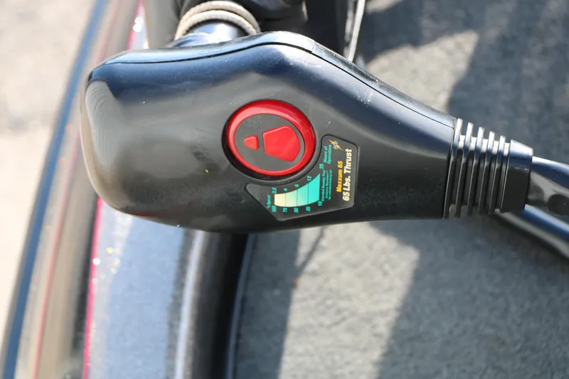 Slide: The Image of Close-up of a 2004 Ranger 185 VS boat throttle control with 65 lbs thrust indicator. - 27