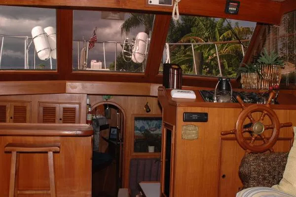 Slide: The Image of CHB/Hatteras 48 Motor Yacht 1985 - 10