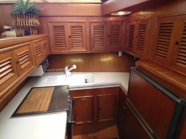 Slide: The Image of CHB/Hatteras 48 Motor Yacht 1985 - 2