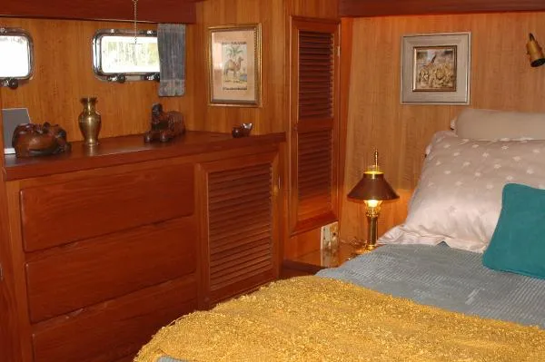 Slide: The Image of CHB/Hatteras 48 Motor Yacht 1985 - 3