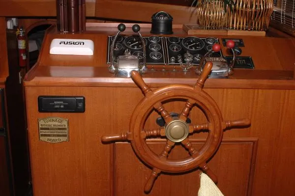 Slide: The Image of CHB/Hatteras 48 Motor Yacht 1985 - 4