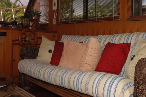 Slide: The Image of CHB/Hatteras 48 Motor Yacht 1985 - 5