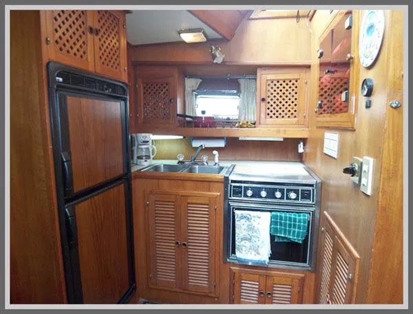 Slide: The Image of Nova 40 Heritage Sundeck MY 1985 - 6