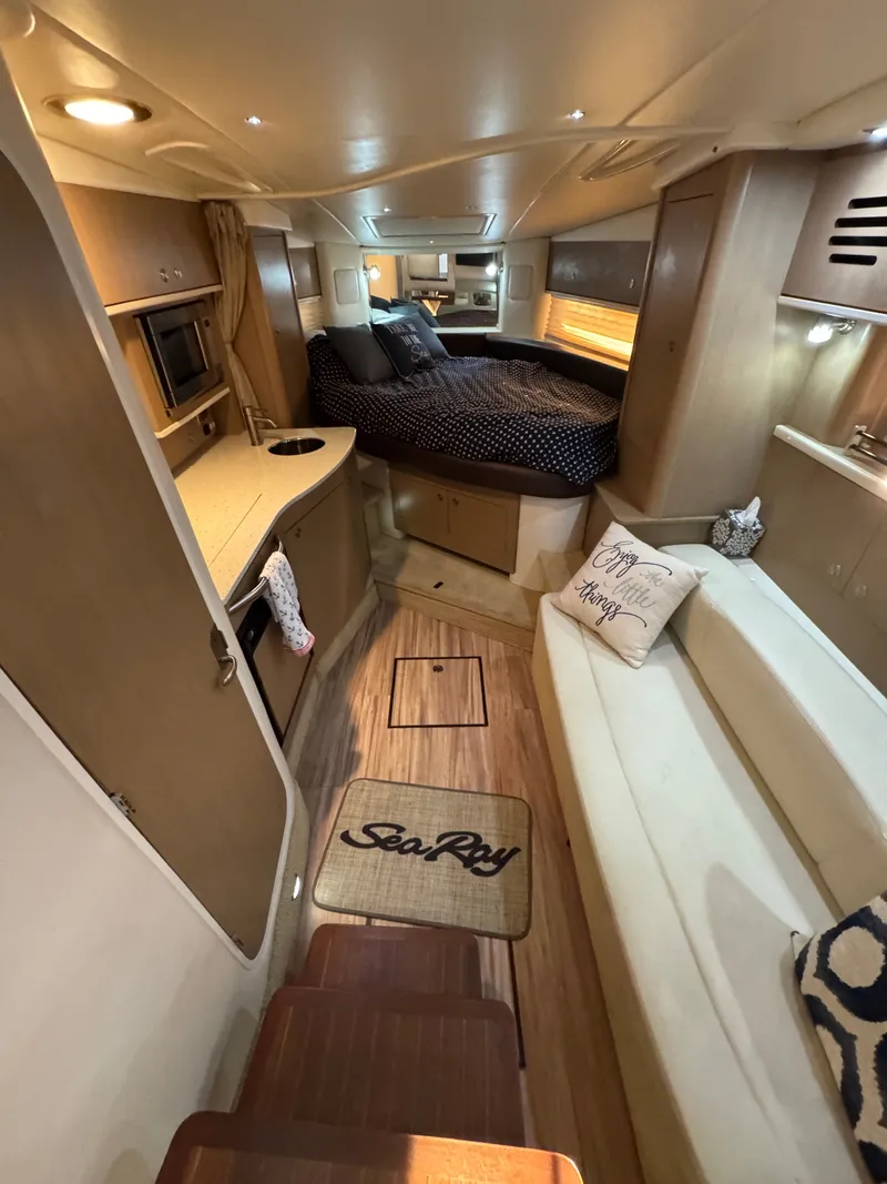 Slide: The Image of Sea Ray Sundancer 330 2015 - 10