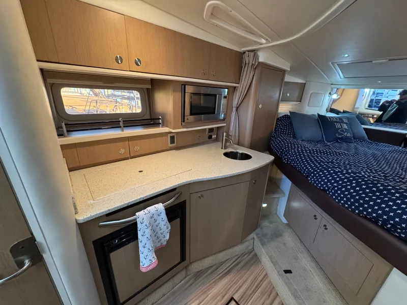 Slide: The Image of Sea Ray Sundancer 330 2015 - 13