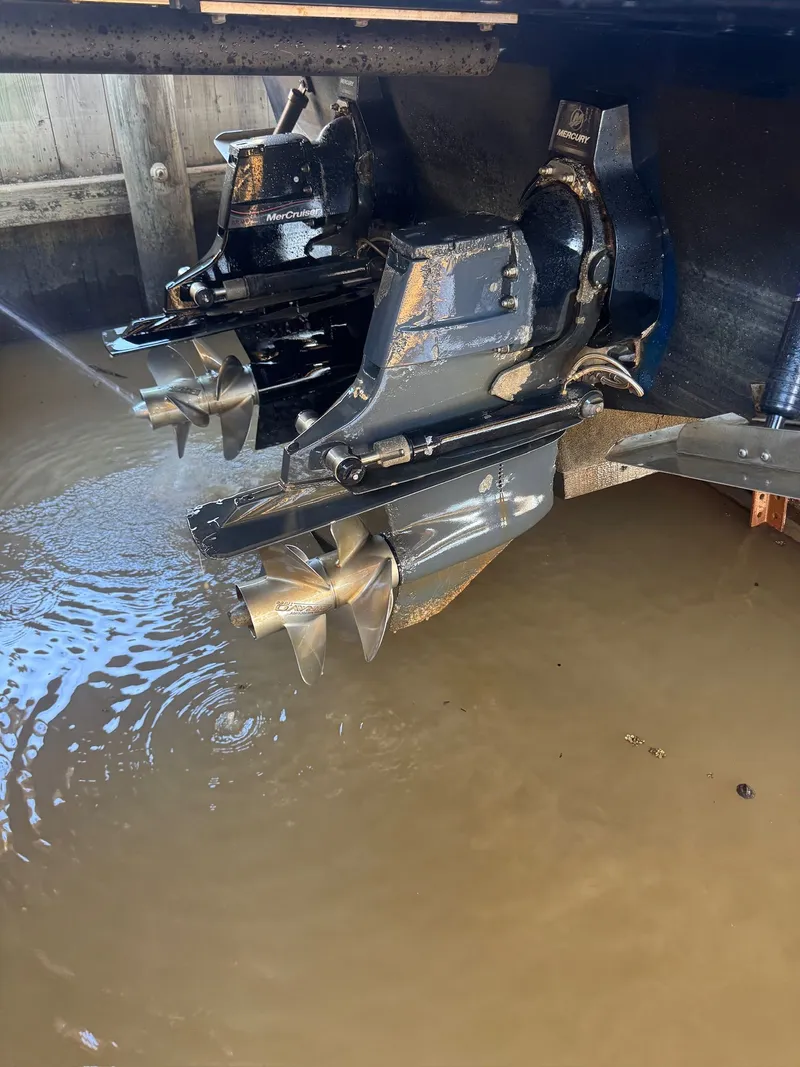 Slide: The Image of Sea Ray Sundancer 330 2015 - 18