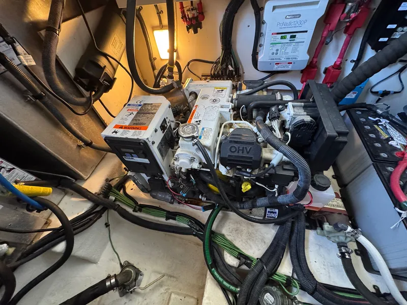 Slide: The Image of Sea Ray Sundancer 330 2015 - 20