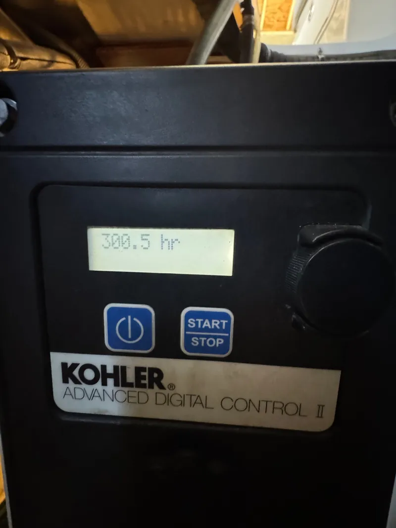 Slide: The Image of Sea Ray Sundancer 330 2015 - 21