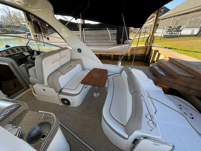 Slide: The Image of Sea Ray Sundancer 330 2015 - 4
