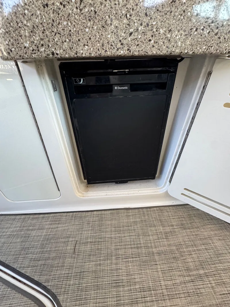 Slide: The Image of Sea Ray Sundancer 330 2015 - 7