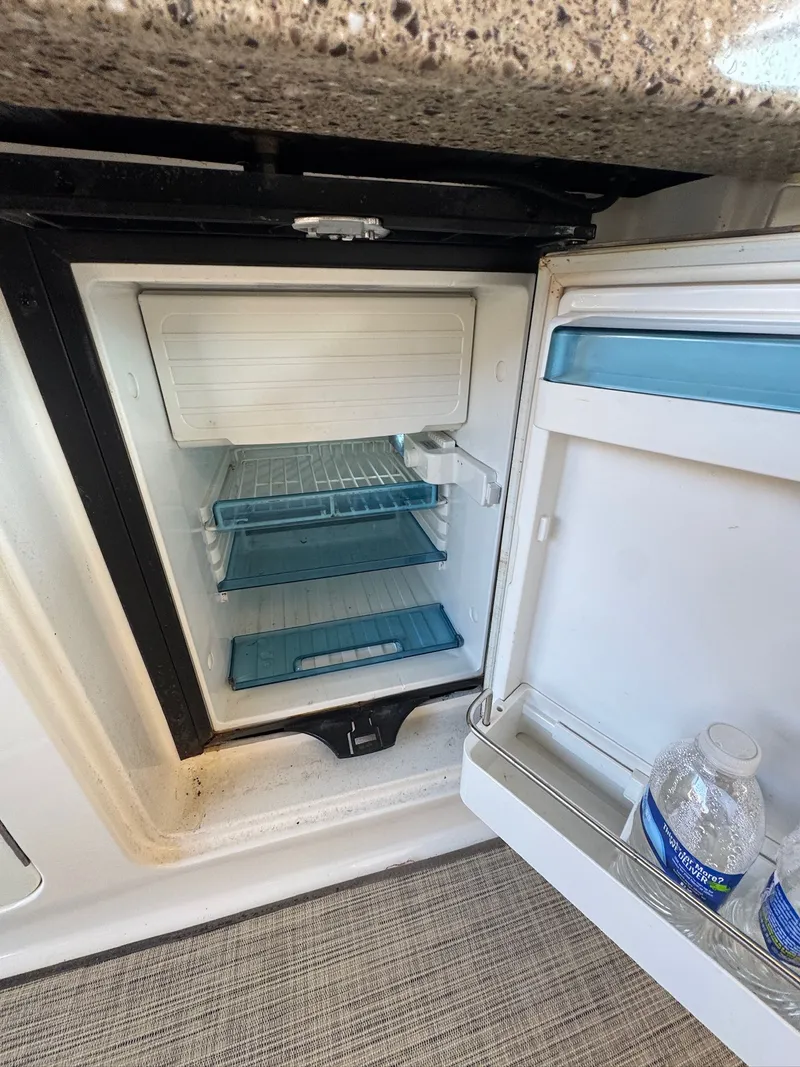 Slide: The Image of Sea Ray Sundancer 330 2015 - 8