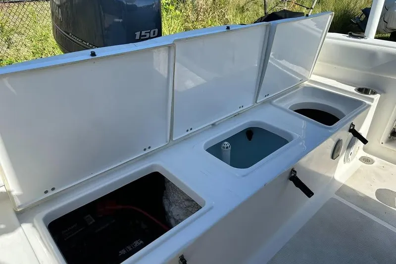 Slide: The Image of 2016 Sea Hunt Ultra 211 boat with Yamaha engine on trailer under blue sky. - 7