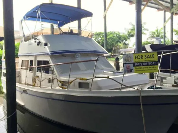 Slide: The Image of Marine Trader LaBelle 40 Sundeck Motor Yacht 1984 - 0
