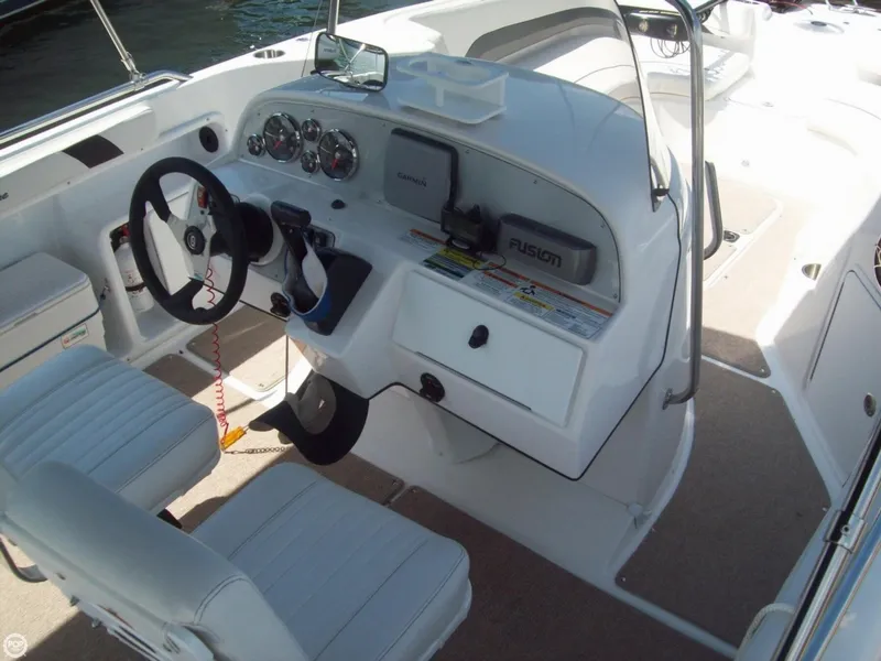 Slide: The Image of Hurricane 231 Sundeck Sport 2013 - 6