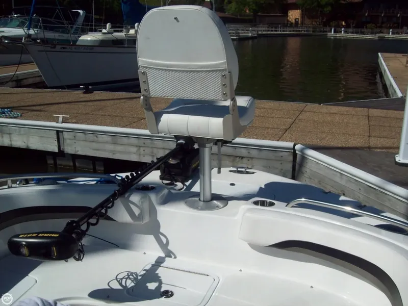 Slide: The Image of Hurricane 231 Sundeck Sport 2013 - 9