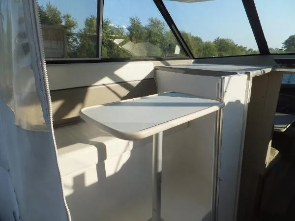 Slide: The Image of Bayliner 2859 Ciera Express Hardtop 2000 - 10
