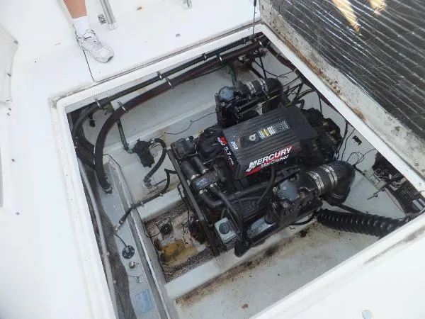 Slide: The Image of Bayliner 2859 Ciera Express Hardtop 2000 - 8