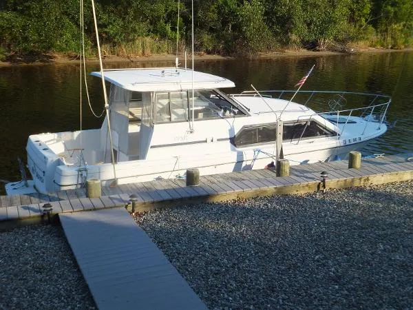 Slide: The Image of Bayliner 2859 Ciera Express Hardtop 2000 - 9