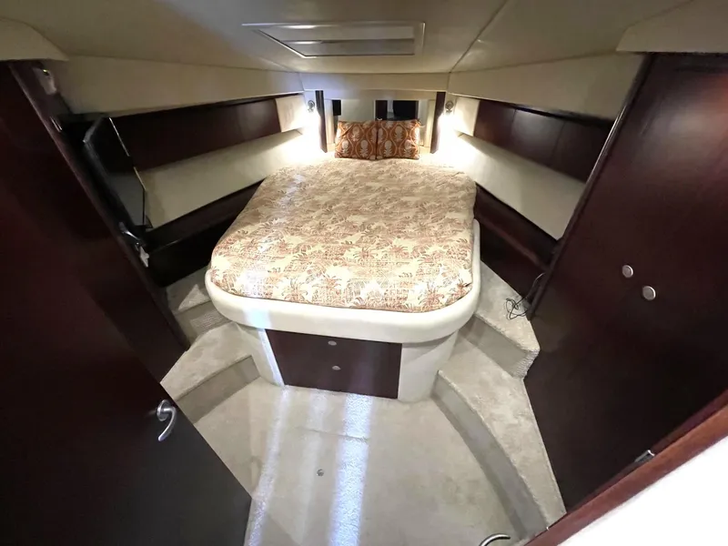 Slide: The Image of 2006 SEA RAY 44 SEDAN BRIDGE MASTER STATEROOM FORWARD OVERVIEW - 16