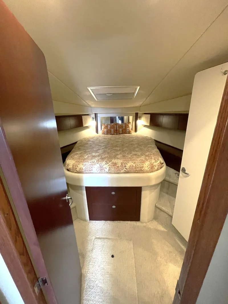 Slide: The Image of MASTER STATEROOM LOOKING FORWARD - 18