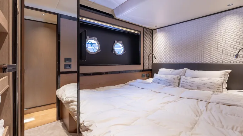 Slide: The Image of Absolute Navetta 68 2024 - 68