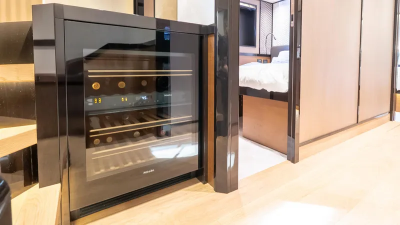 Slide: The Image of Absolute Navetta 68 2024 - 69