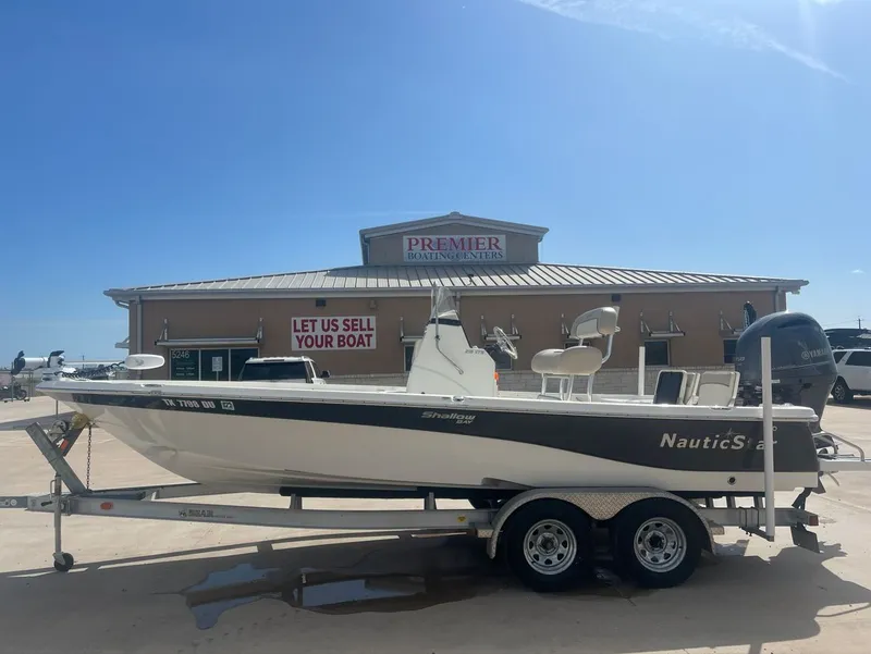 The Image of NauticStar 215 XTS 2017 - 1