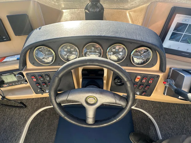 Slide: The Image of Raymarine HybridTouch display on Carver 396 Motor Yacht, 2004. - 36