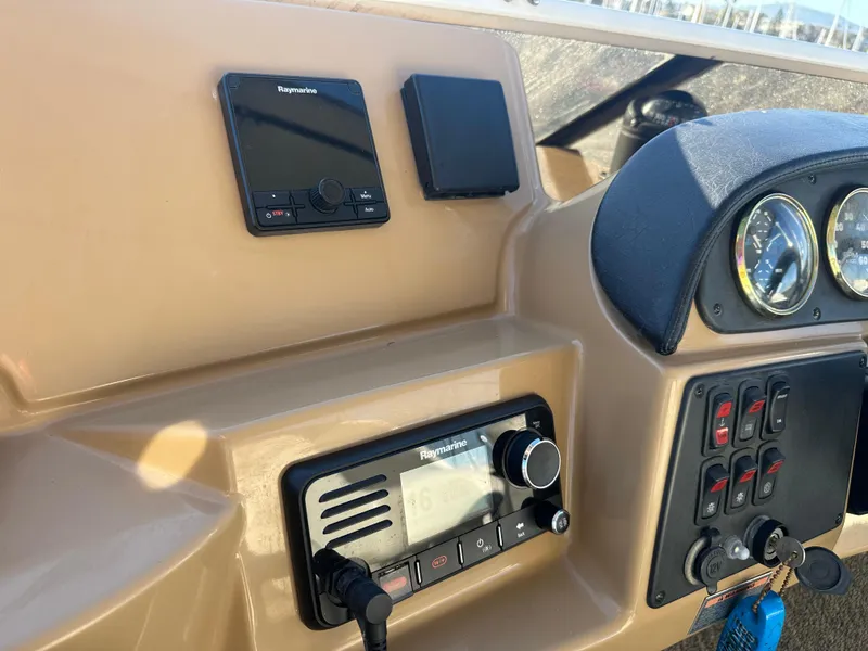 Slide: The Image of Volvo Penta emission label on Carver 396 Motor Yacht, year 2004. - 42