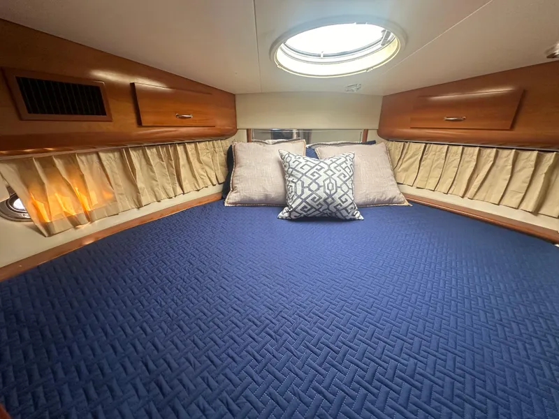 Slide: The Image of Deck view of 2004 Carver 396 Motor Yacht with anchor chain. - 24