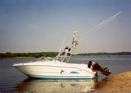 Slide: The Image of Sea Ray Dual Console Laguna 1996 - 9
