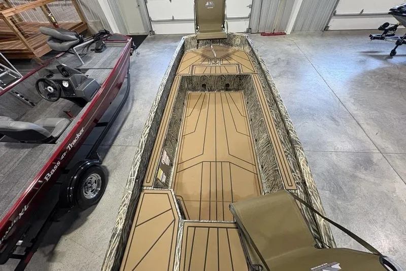 Slide: The Image of 2026 Tracker Grizzly 1650 T Prairie Wings Edition boat in a showroom. - 17