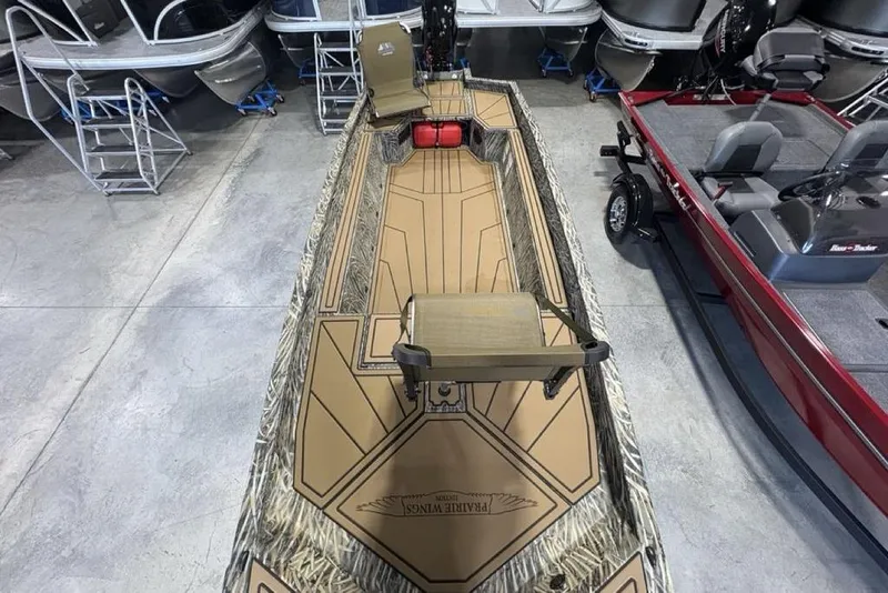Slide: The Image of 2026 Tracker Grizzly 1650 T Prairie Wings Edition boat in showroom, top view. - 18