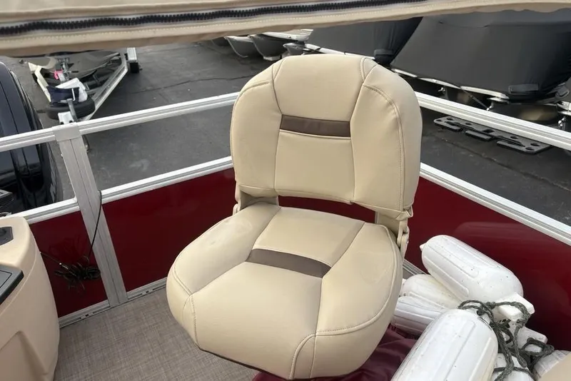 Slide: The Image of Beige captain's chair on 2019 Sun Tracker Fishin' Barge 20 DLX pontoon boat. - 23