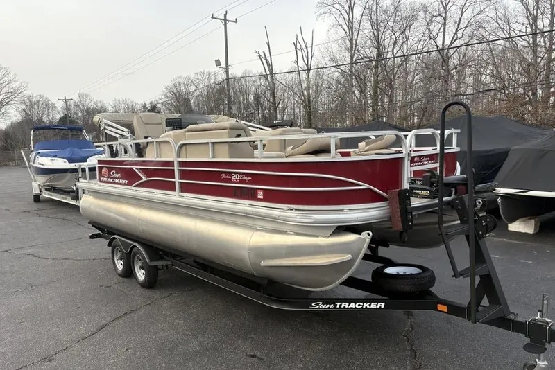 Slide: The Image of 2019 Sun Tracker Fishin' Barge 20 DLX pontoon boat on trailer in parking lot. - 7