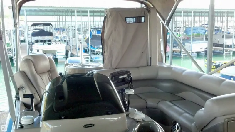 Slide: The Image of Premier 251 Castaway 2009 - 10
