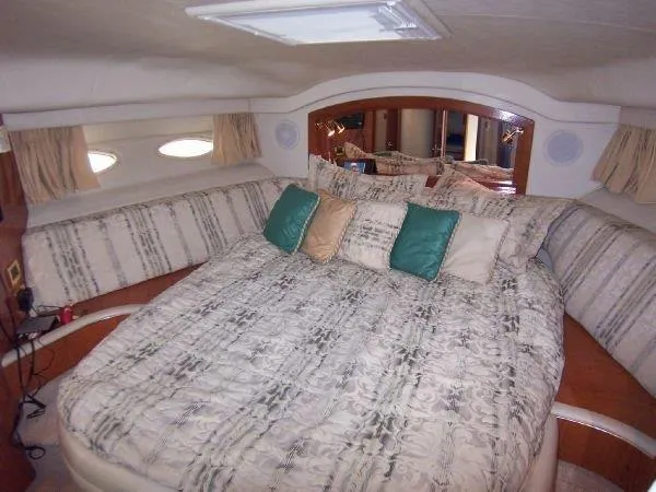 Slide: The Image of Sea Ray 400 Sedan Bridge 1999 - 9
