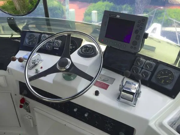 Slide: The Image of Hatteras 42 Cockpit Motor Yacht 1993 - 10